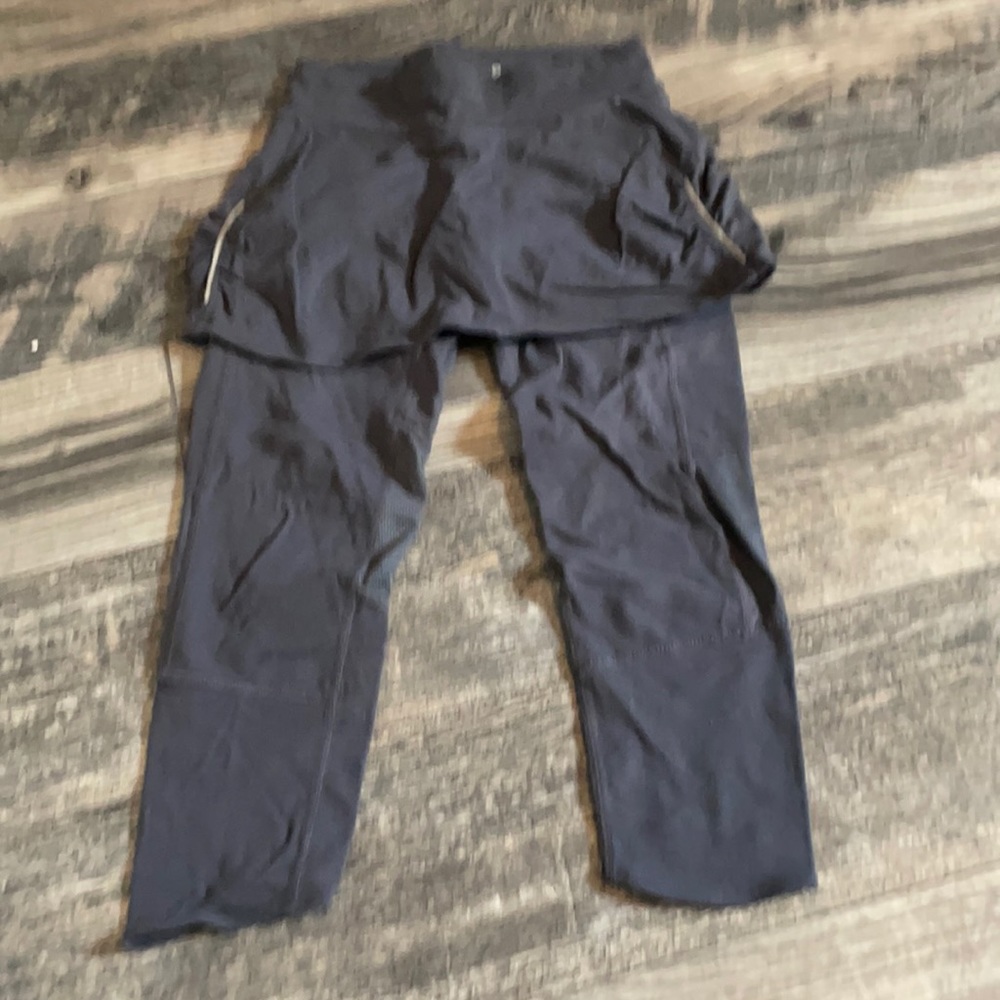 Gray athleta capris with skirt! Fitted!